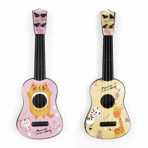 Mini guitarra de 4 cuerdas con estampado de dibujos animados beige y rosa sobre fondo blanco