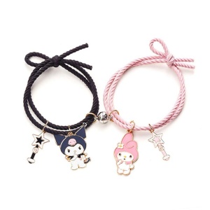 2 piezas de pulsera de la amistad en cordón elástico gemelo negro y rosa con hilo sobre fondo blanco