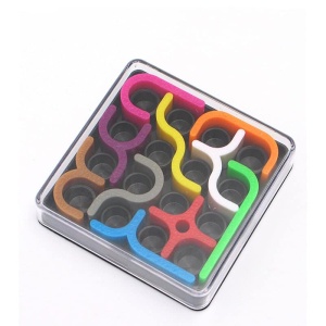 Creativo y complejo puzzle geométrico en 3D para niños en forma de cuadrado