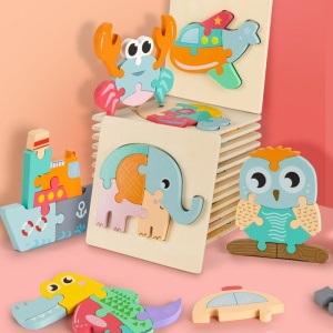 Puzzle de madera en 3D para bebés con coloridas formas de animales de madera frente a una colorida pared