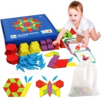 Colorido puzzle educativo de madera para niños con bebé jugando y caja azul