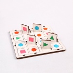 Sudoku de madera blanca para niños con formas geométricas de colores
