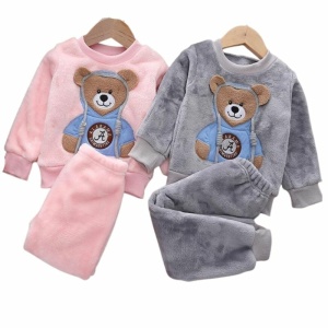 Bonito pijama de forro polar de osito para niños en rosa y gris