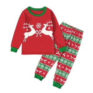 Pijama de Navidad para niños de 3 a 6 años con fondo blanco