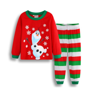 Pijama de Olaf y Papá Noel para niños con fondo blanco