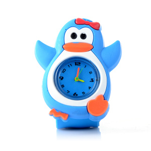 Reloj infantil con forma de simpático pingüino