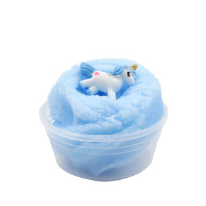 Baba infantil con textura de arena de color pastel en azul con fondo blanco