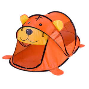 Un tipi infantil con la forma de un simpático tigre naranja de dibujos animados. Tiene dos orejitas en el techo y una cara de tigre en la parte delantera.